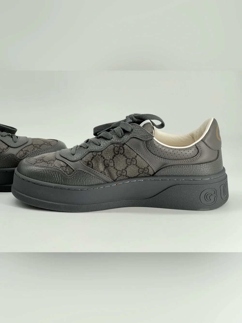 GUCCI GG LACE UP Men’s SNEAKERS - SIZE 41.5 (EU) = SIZE  8.5 (US)